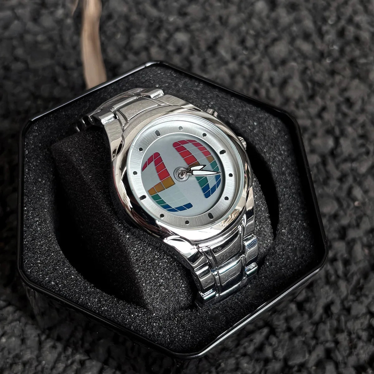 The Y2k Millennium Dynamic Circular Lucky Number Display Men's Watch Is A Niche Men's Wristwatch