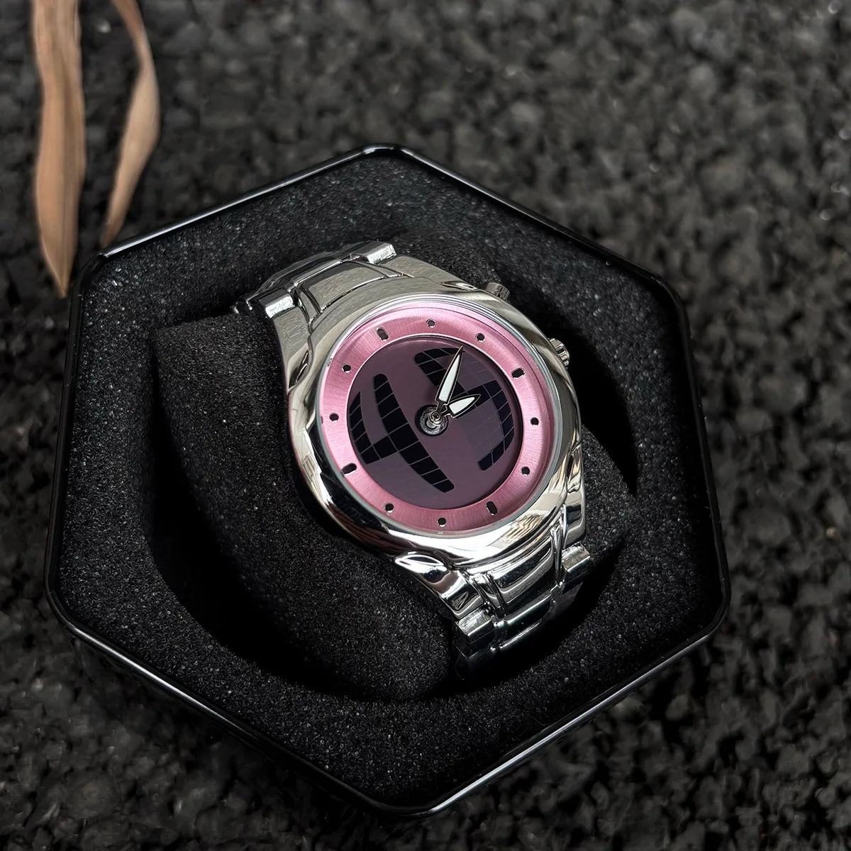 The Y2k Millennium Dynamic Circular Lucky Number Display Men's Watch Is A Niche Men's Wristwatch