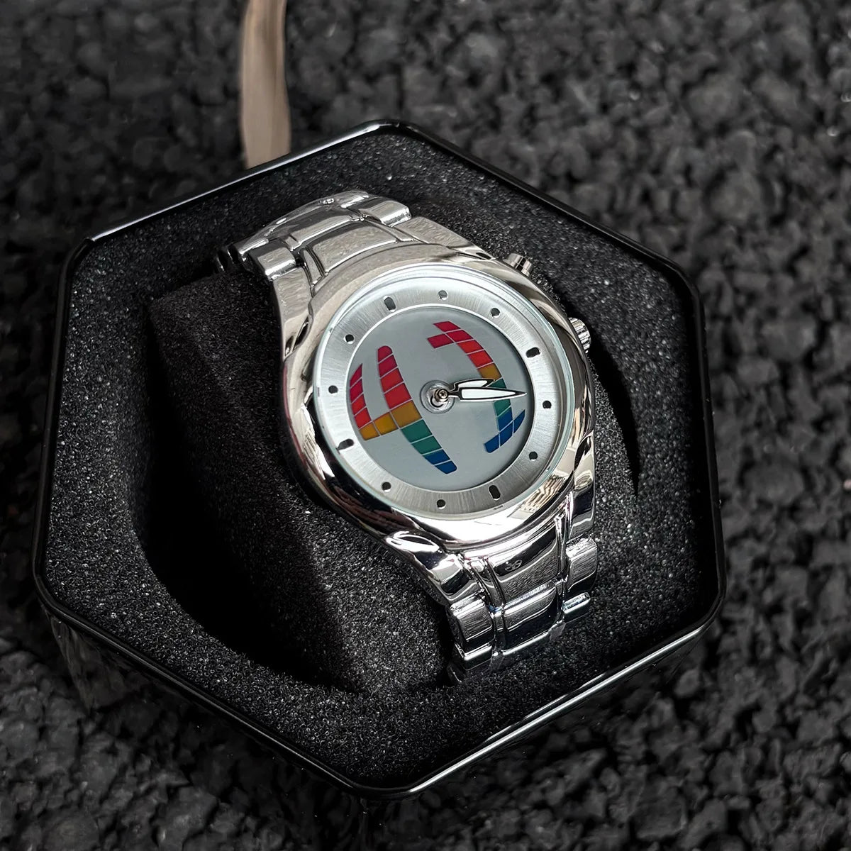 The Y2k Millennium Dynamic Circular Lucky Number Display Men's Watch Is A Niche Men's Wristwatch